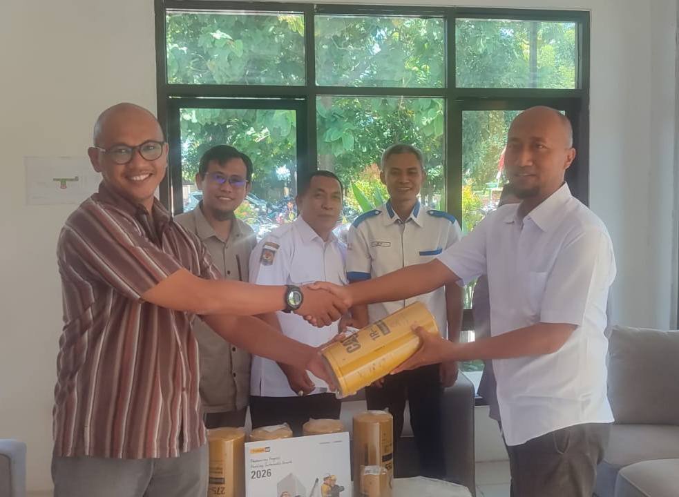 SMKN 2 Sumbawa Besar Terima Bantuk PM Kit dari PT Trakindo Utama